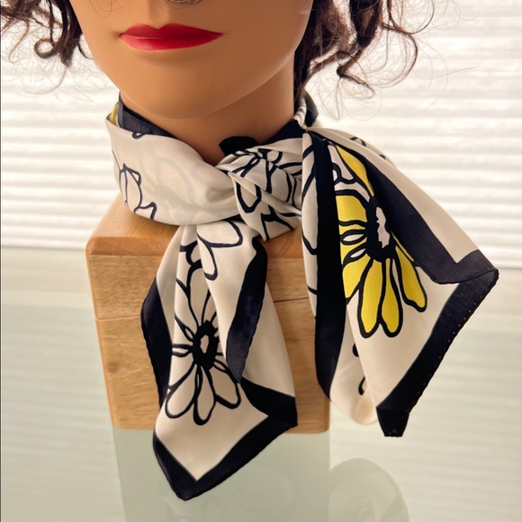 🌼Cheerful Mod-Daisy Square Silk VTG Liz Claiborne Black & Yellow on White Scarf - Picture 3 of 17